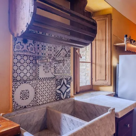 Lequerce - Timeless Retreat In Italian Hills Villa *